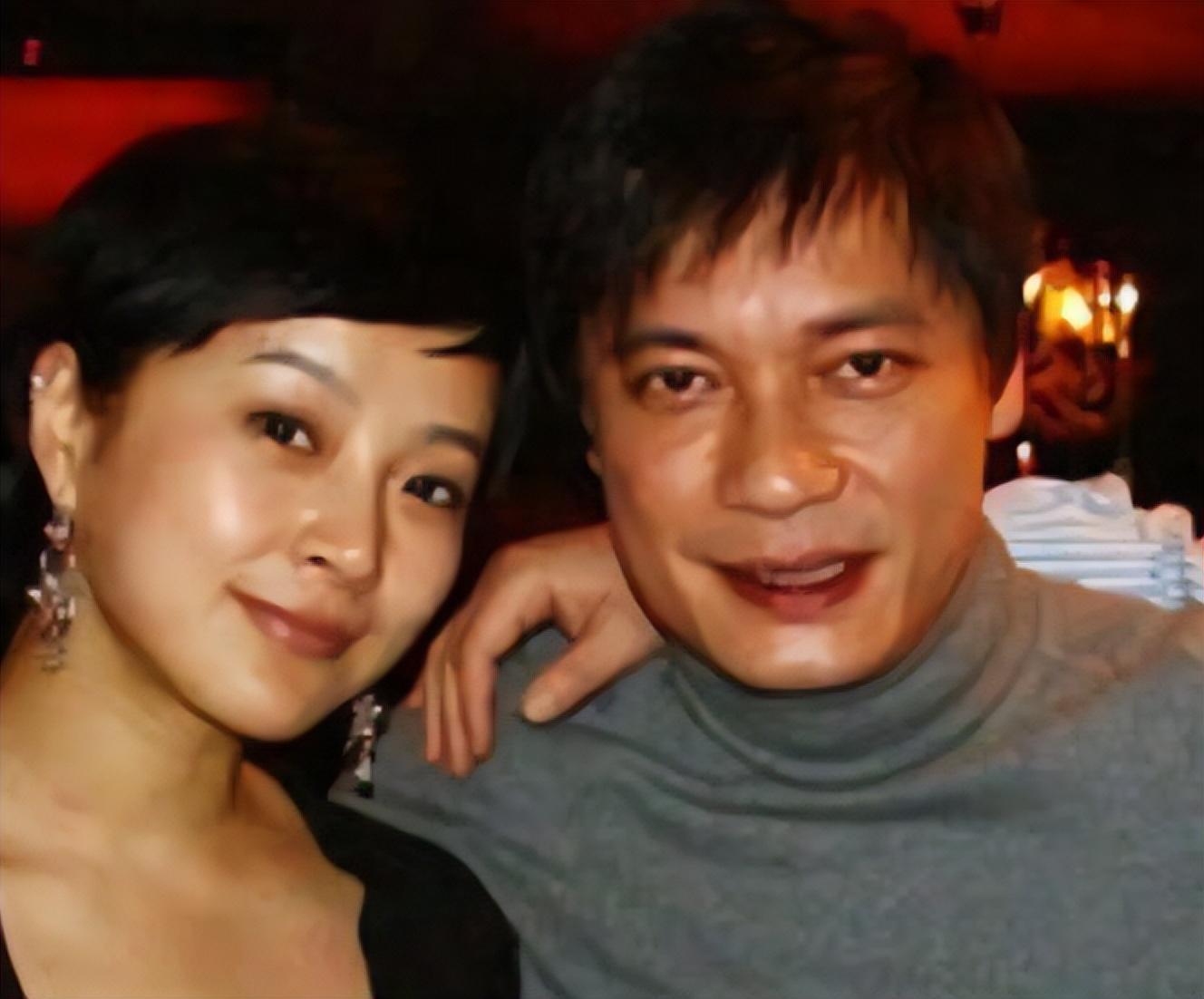 回顾罗嘉良抛弃相爱28年的发妻转身投入苏岩怀抱如今幸福吗