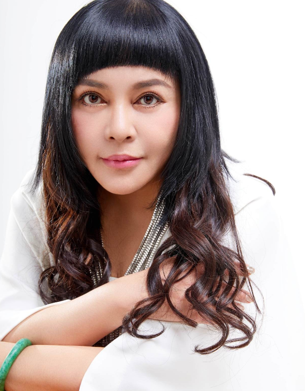 回顾歌手千百惠为爱远嫁内地离异后定居成都儿子是我的依靠