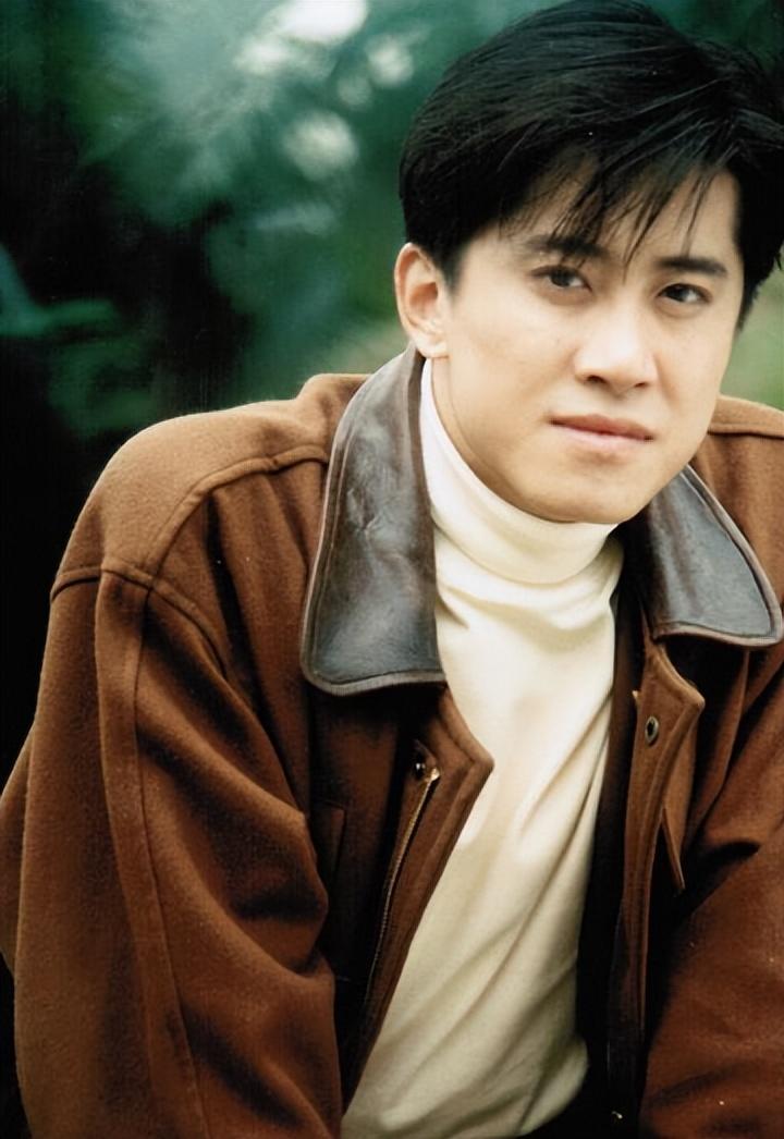 回顾杨钰莹事业巅峰为爱隐退被前夫坑惨如今50岁依旧单身