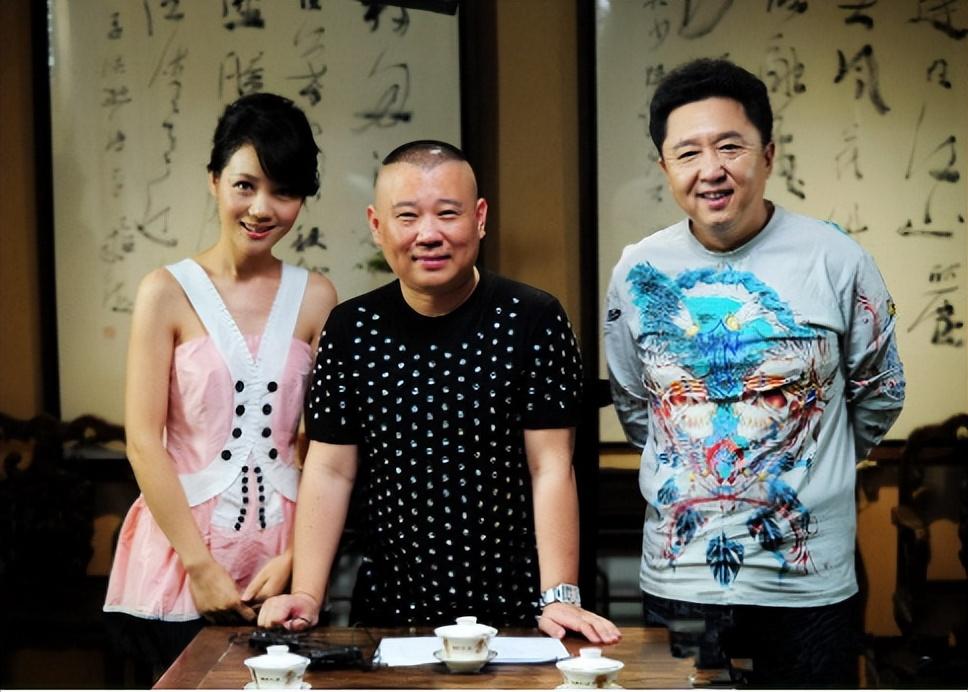 一次偶然的节目录制中,郭德纲成为了周群节目的班底.