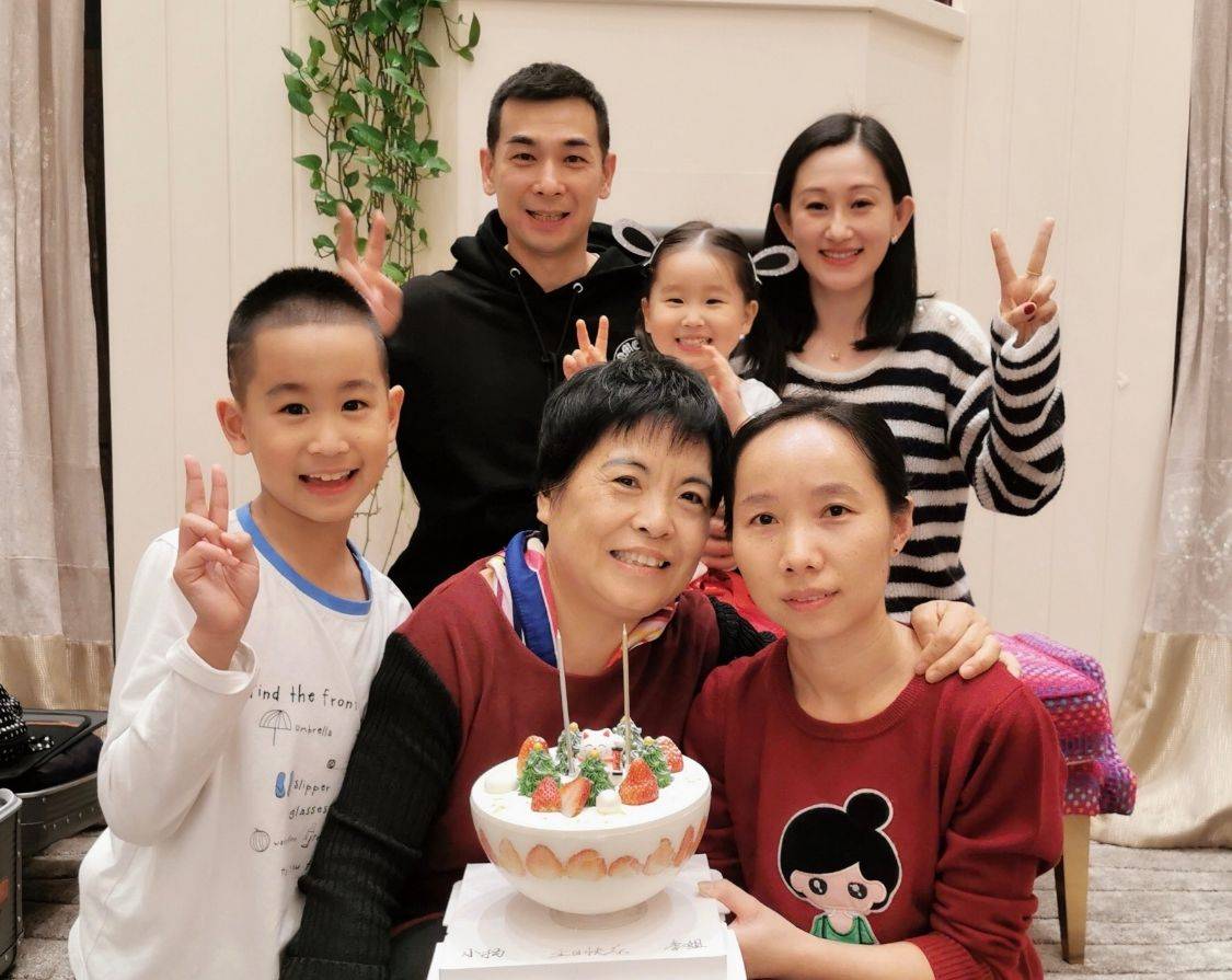 2016年,张丹露再度生下三胎女儿.