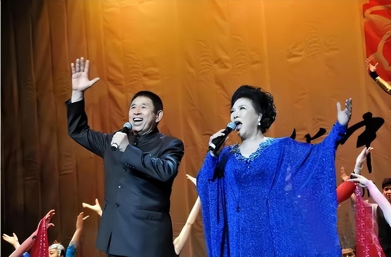 回顾歌唱家王秀芬为程志病逝心痛与大5岁播音员丈夫相爱一生