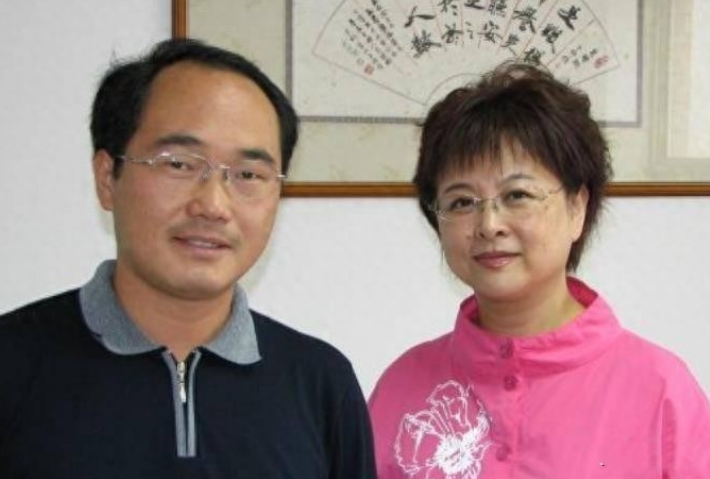 辞职之后,肖晓琳做了一桌子丰盛的饭菜,和丈夫,儿子规划着,接下来的