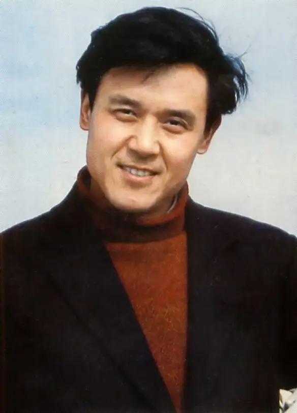 回顾男神达式常出身寒门靠自学考上电影学校80岁依然风度翩翩