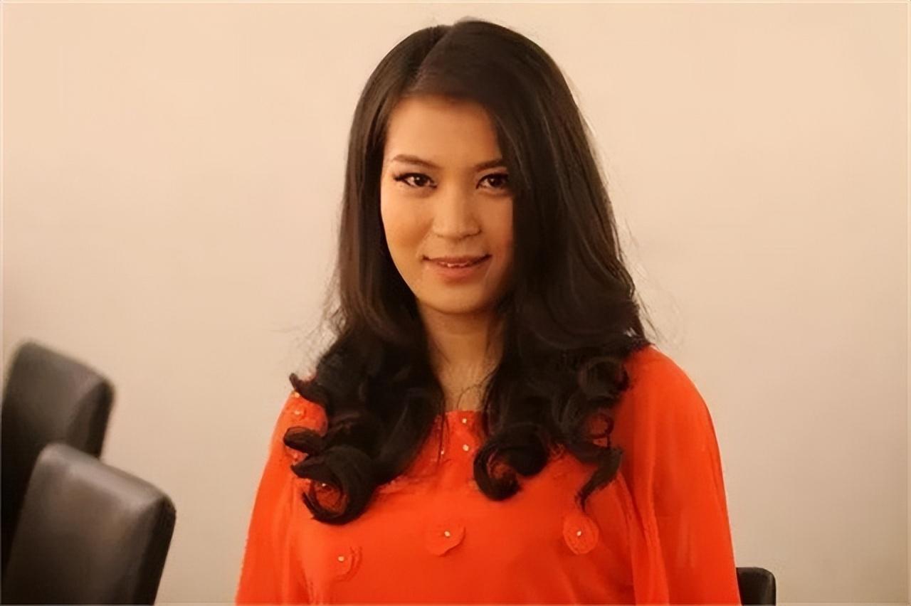 回顾断臂女孩雷庆瑶不幸触电3岁截肢靠双脚逆袭成公益明星