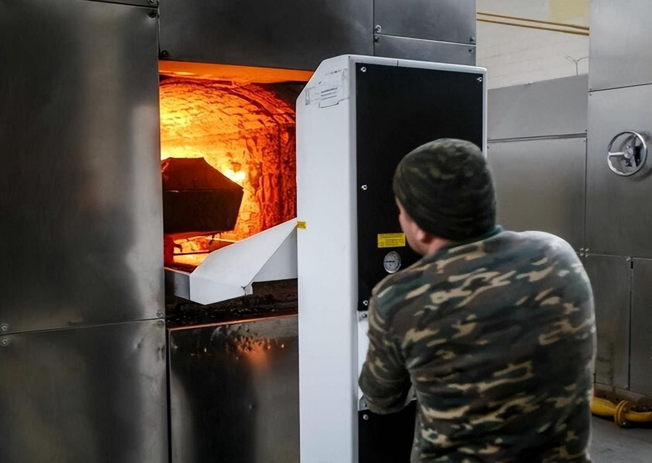 火葬场什么尸体都敢烧吗火葬场员工给再多钱也不敢烧1种尸体