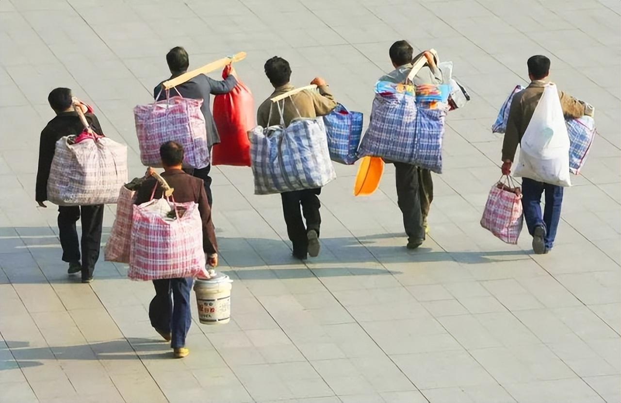 回顾中国蛇皮袋国外掀狂潮风靡高级时尚圈老外高端时尚品