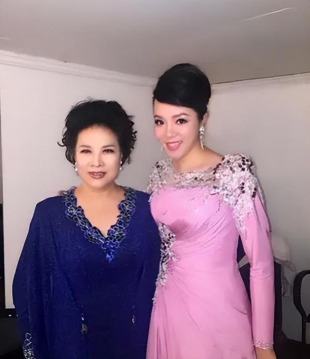 回顾歌唱家王秀芬为程志病逝心痛与大5岁播音员丈夫相爱一生