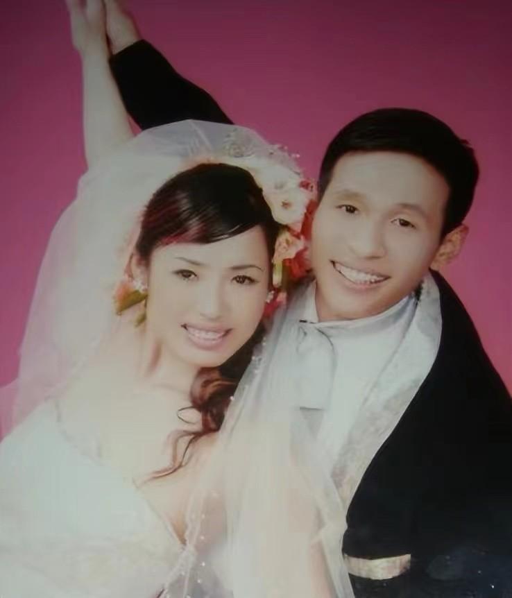 回顾宋小宝成名后抛弃发妻转身娶小8岁女粉丝他如今怎样了