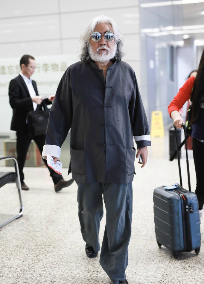 回顾张纪中尽管岳母比自己小了11岁给她尽孝也能坦然