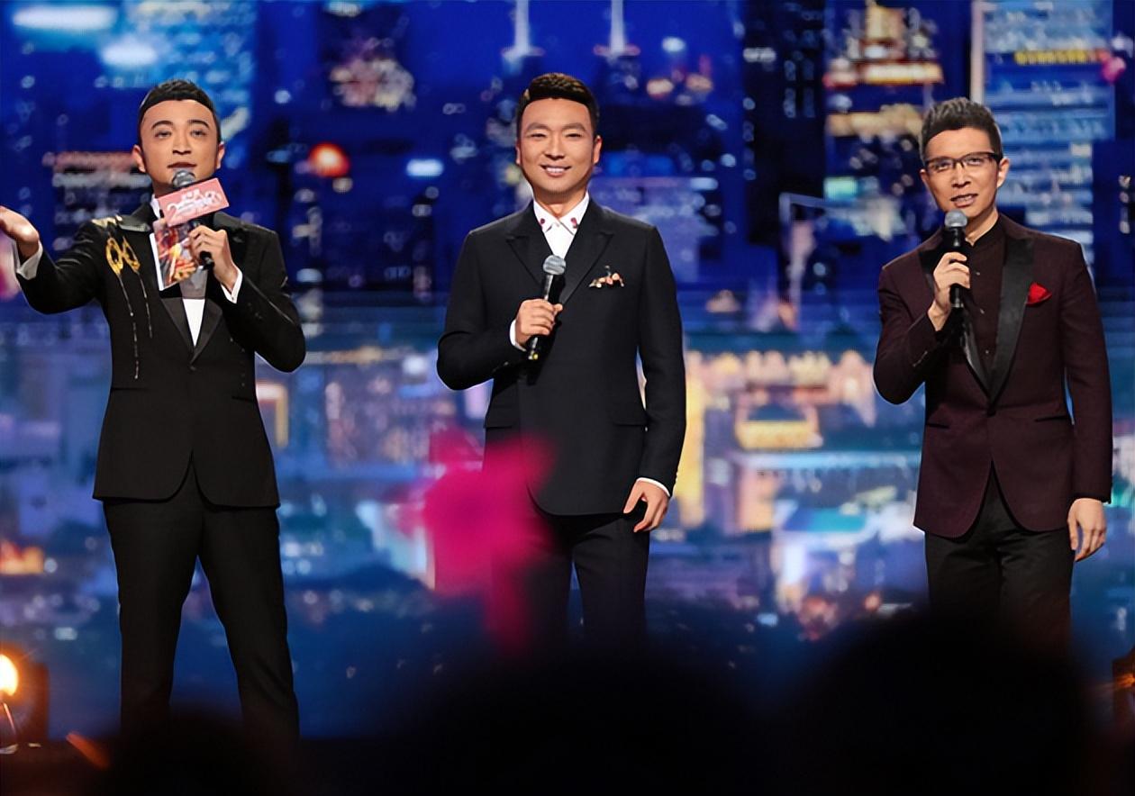 现在"央视"boys男团不止做主持工作,还参加综艺节目,甚至是直播卖货