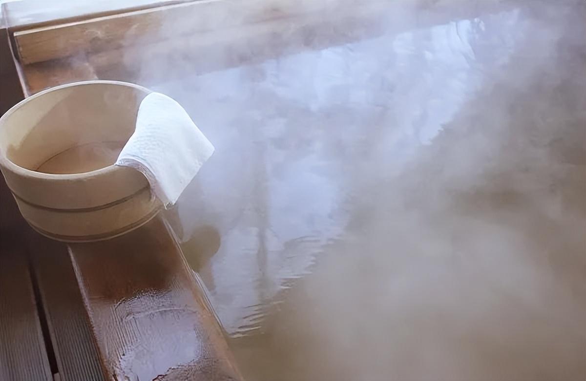 反向洗澡不可取提醒爱干净的人尽量远离洗澡时的3个误区