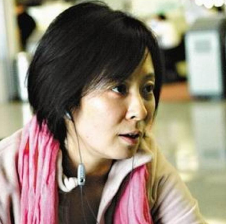 大学凭着优异的成绩考进中国戏曲学院,虽然专业成绩很好,但因为平凡的