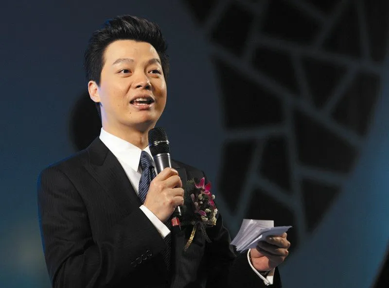 回顾央视主播任鲁豫是才子也是孝子迎娶美娇妻爱情事业双丰收