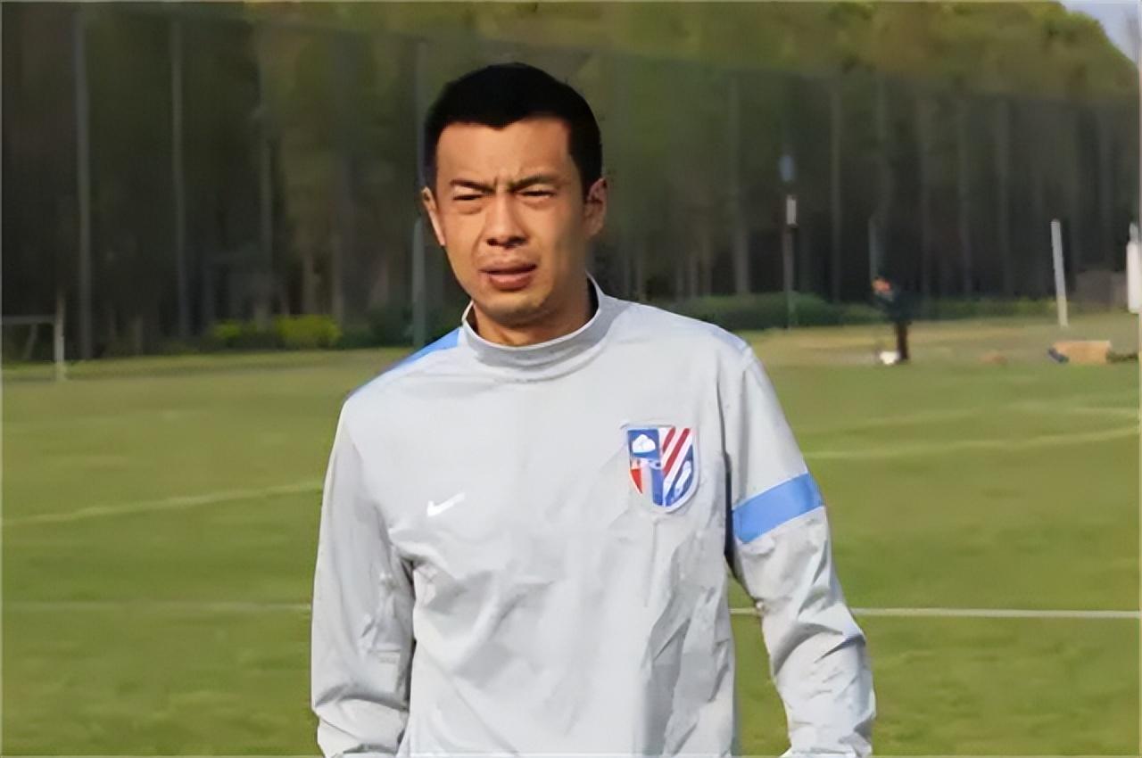 回顾国足徐亮28岁落选国家队退役后教学今投资海外生活滋润