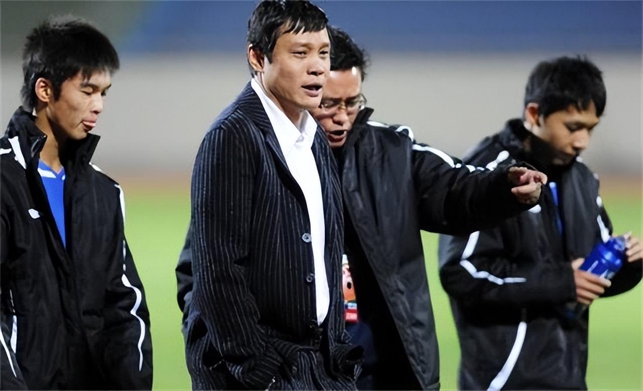 回顾范志毅女儿范斯晶气质优雅爱上30岁土豪与后妈相处和谐