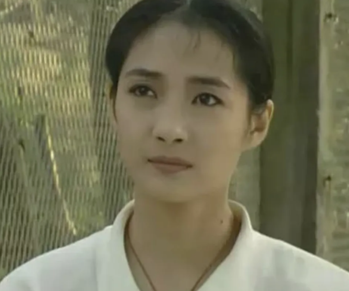 回顾演员李婷患癌去世9年后前夫带女儿二婚弟弟着急争家产