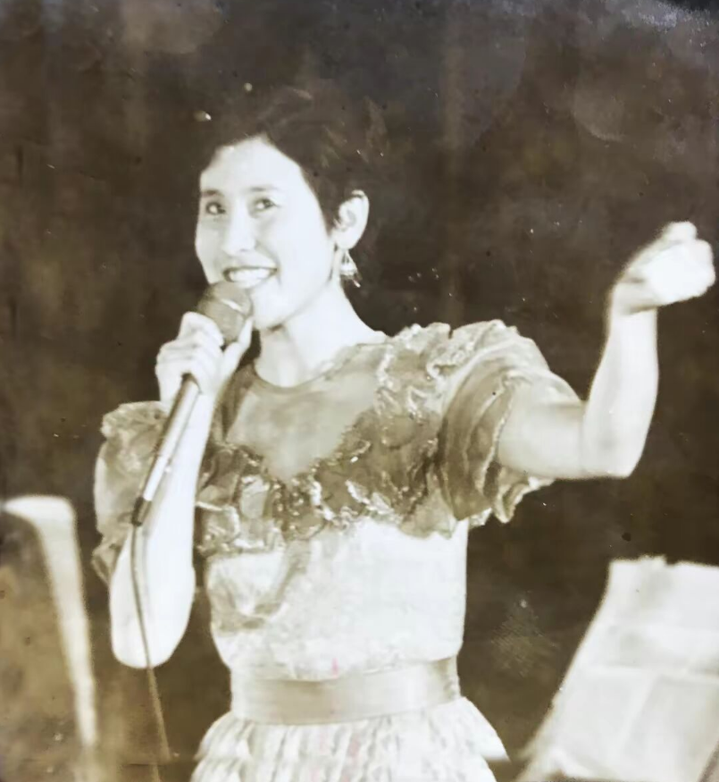 回顾歌唱家远征80年代红极一时离婚后远嫁美国如今怎样了