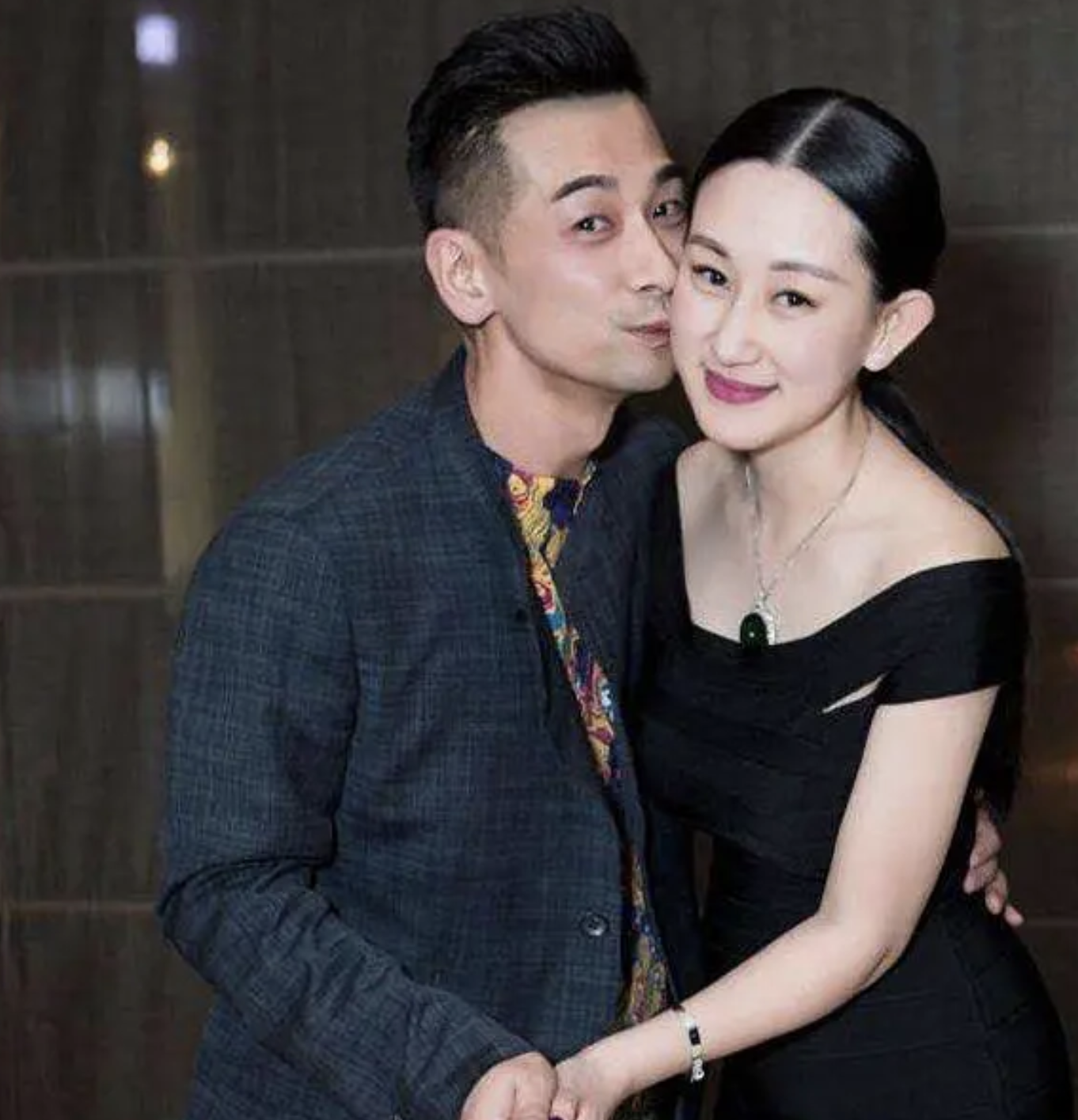 回顾贤惠的张丹露放弃事业生三个孩子赵文卓怎么被吸引的