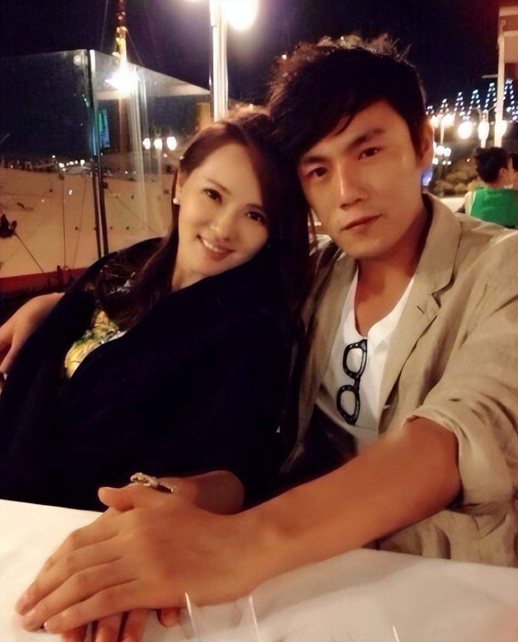 回顾伊能静与庾澄庆离婚后转身嫁小10岁秦昊48岁高龄产子幸福