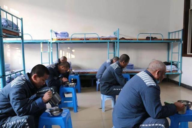 回顾:"无期刑犯"老到不能动,监狱会给他们养老吗?答案让人心酸