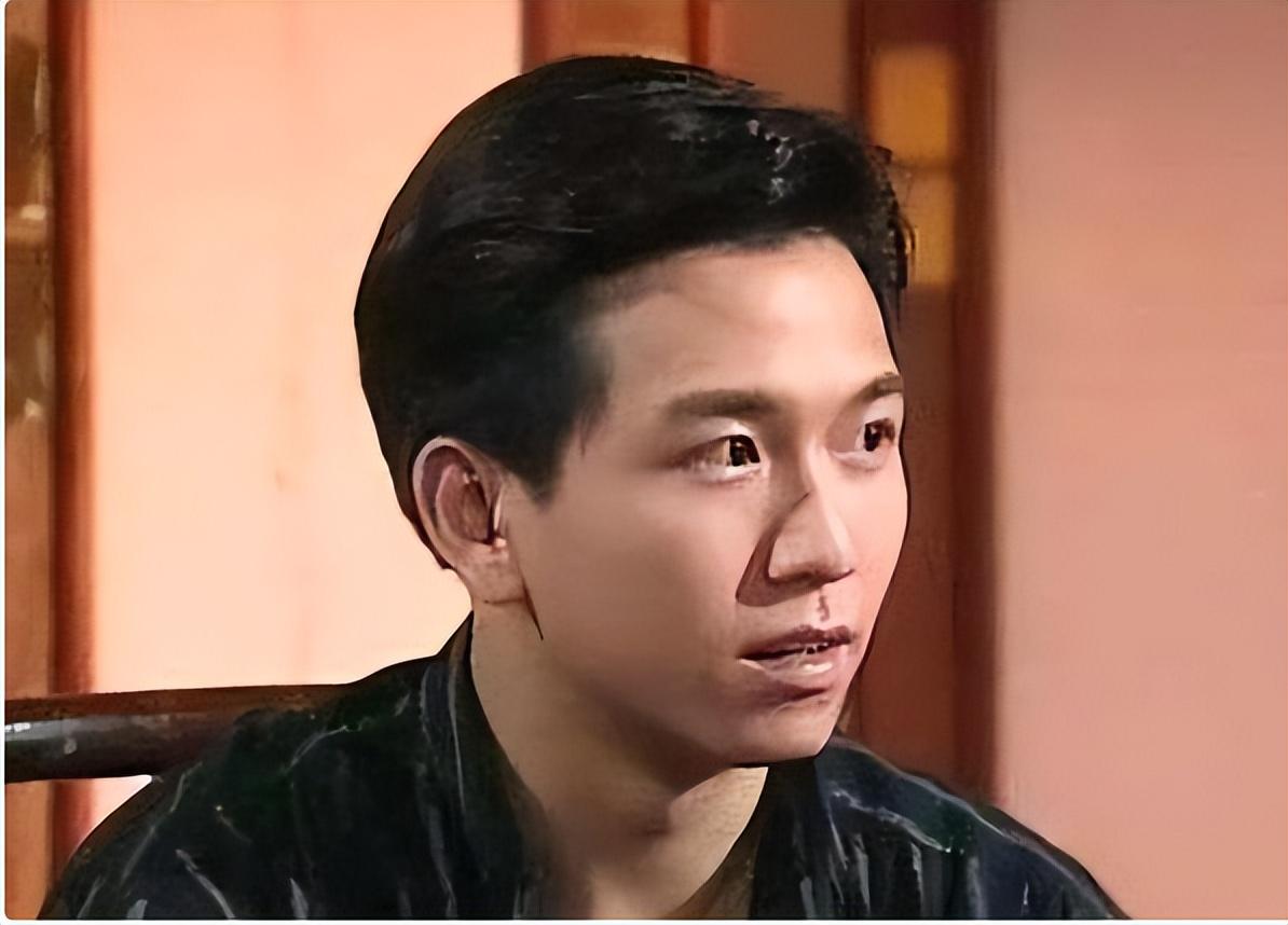 回顾8个前任3任妻子混不下去内地捞金59岁直播靠卖卫生巾赚钱