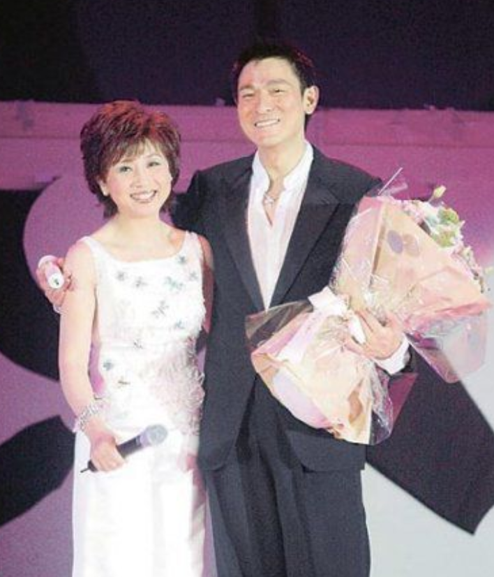 回顾歌手张德兰27岁为爱隐退43岁转行学医嫁人34年无儿无女