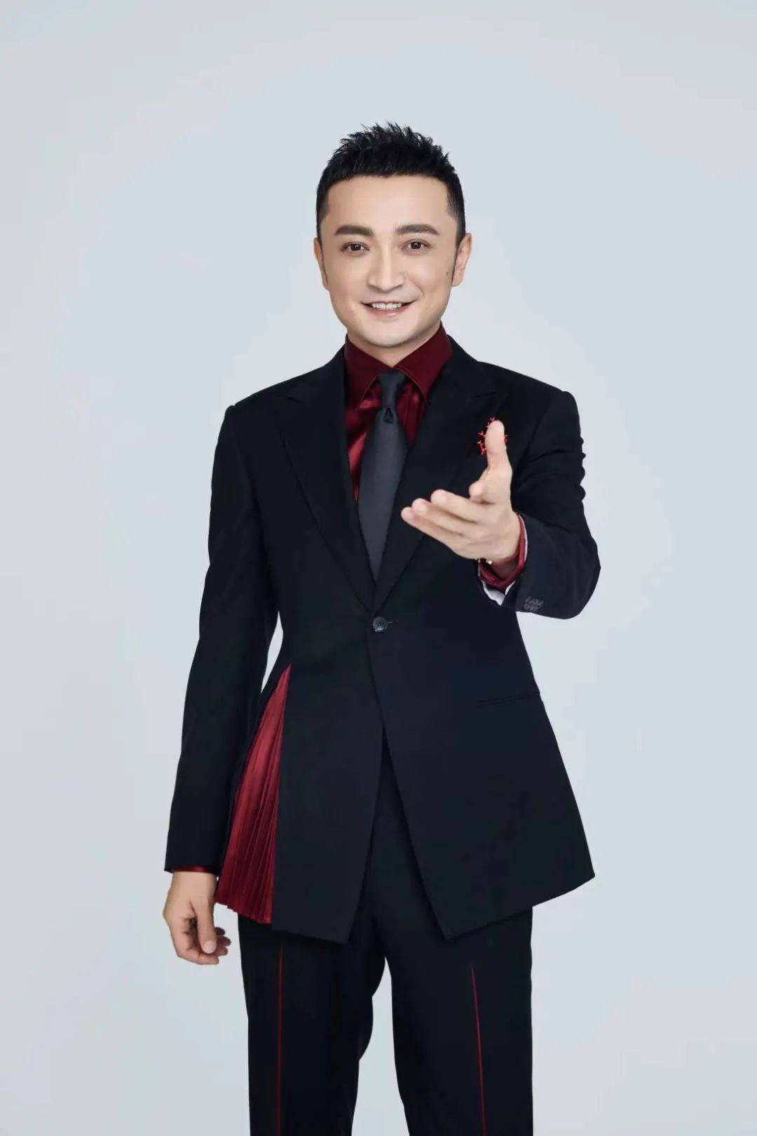 回顾尼格买提30岁娶帕夏古丽结婚10年没有孩子风光背后有心酸