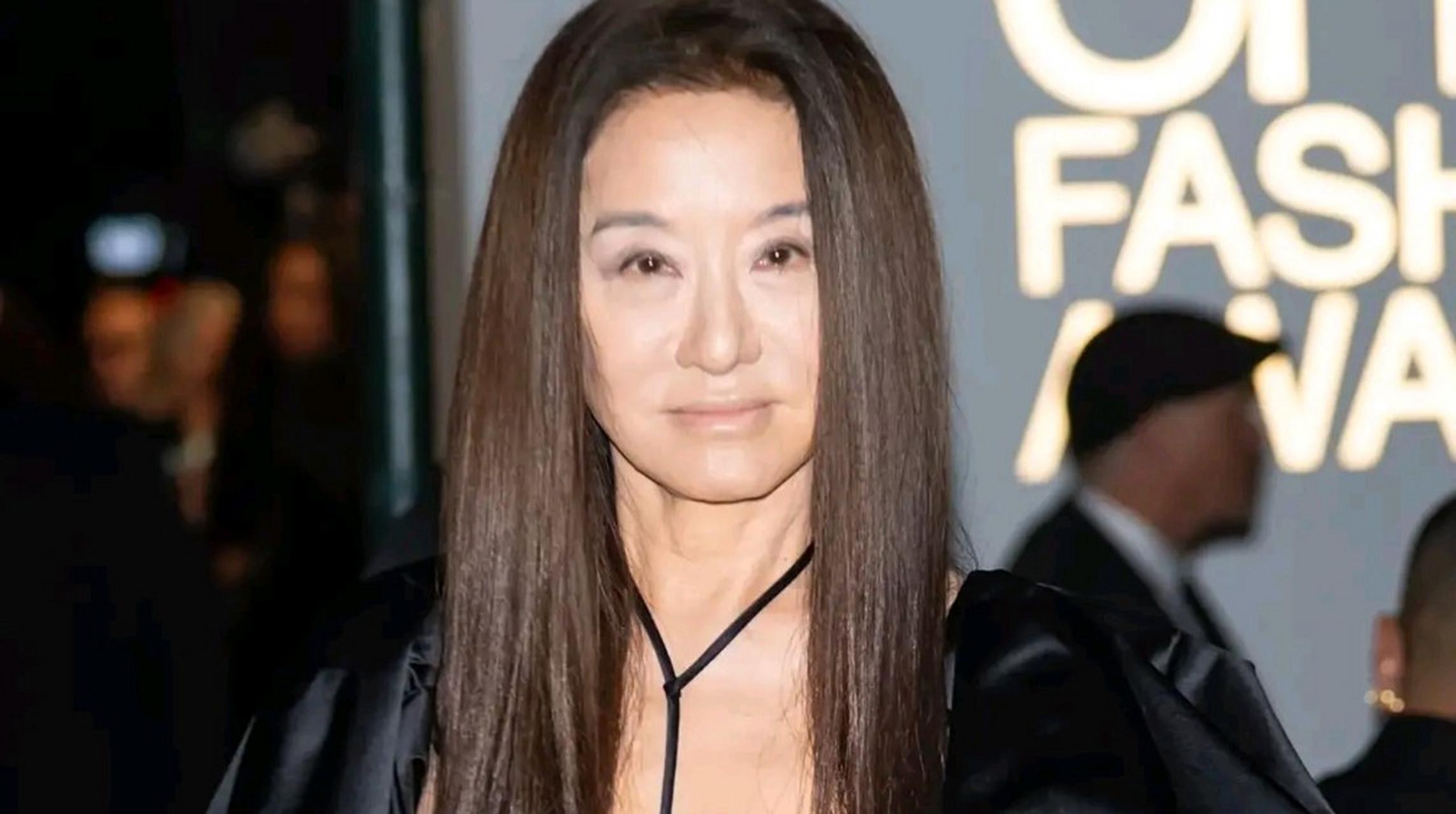 时尚魔女王薇薇63岁离婚与27岁小鲜肉热恋她活成了女王