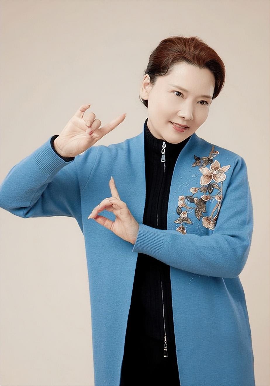 何赛飞:和丈夫丁克10年愁坏婆婆,35岁高龄产子全家乐开怀