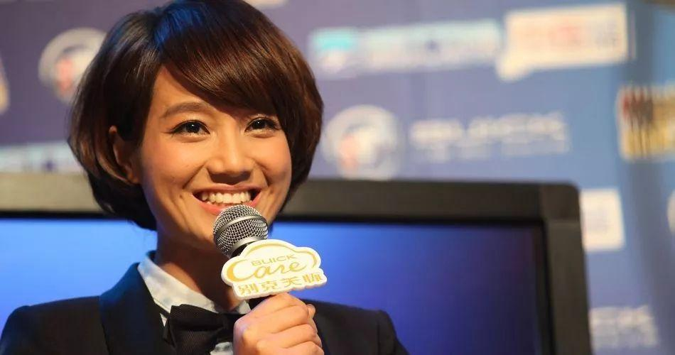 回顾主持人朱丹离婚后再嫁周一围4年生2胎生活中有苦也有甜