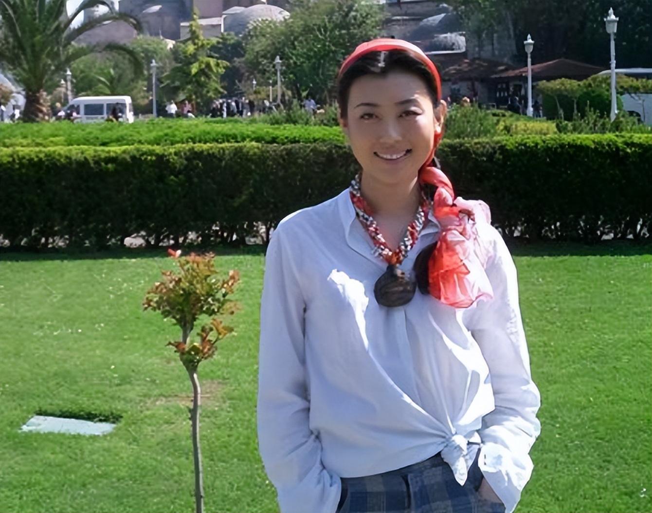 回顾主持人李红丈夫性侵公公入狱出身寒门的她到底得罪了谁