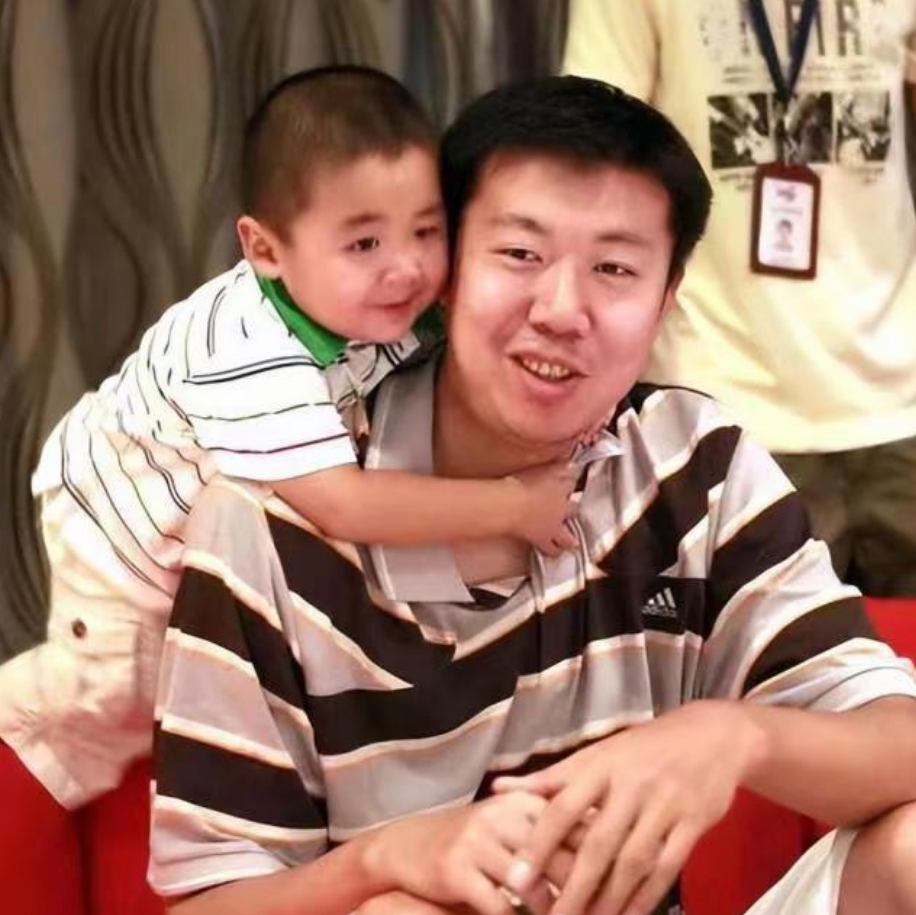 事业上正大踏步前进的同时,王治郅也迎来了第一次婚姻.