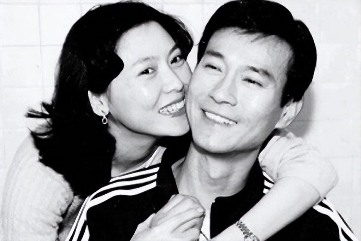 同样是郑少秋基因把沈殿霞和官晶华的女儿一对比差距就出来了