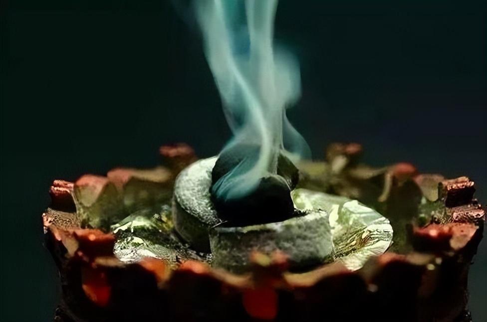 海滩散步发现怪石