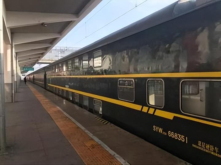 回顾为什么绿皮火车还没淘汰是为谁保留原来还有这些用处