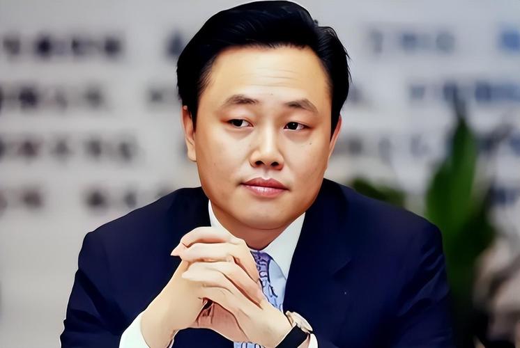回顾中专生张志铭给首富开车因长相被首富妹妹看上赚65亿身家