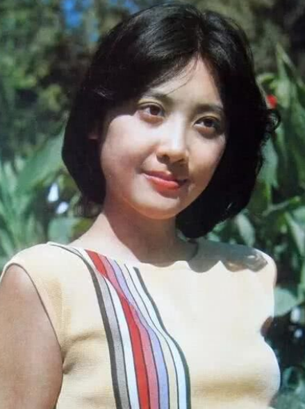 回顾朱琳嫁圈外丈夫结婚43年无儿无女71岁依旧坚持丁克