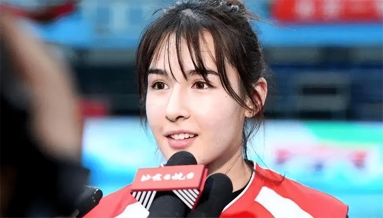 但成为了专业的篮球运动员,而且也进入了父亲曾经战斗过的八一篮球队