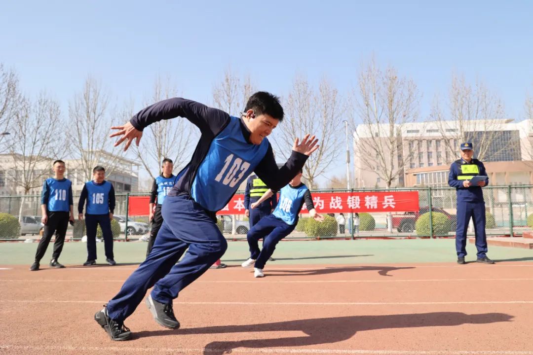 消防救援站竞赛5000米跑,单杠卷身上,百米负重,搬运重物折返跑,60米