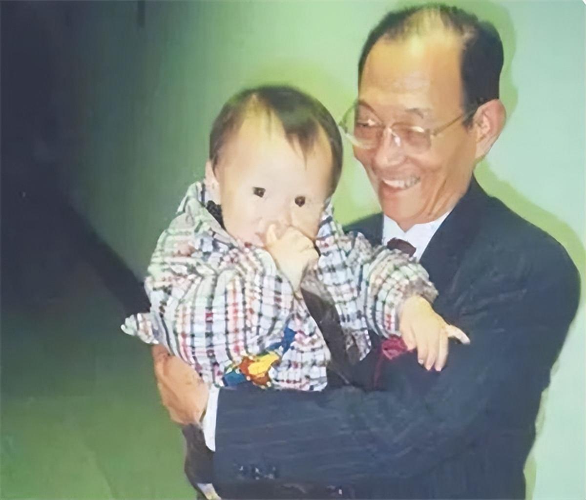 回顾艺术家陈述二婚娶小30岁娇妻逝世后原配子女与继母对簿公堂