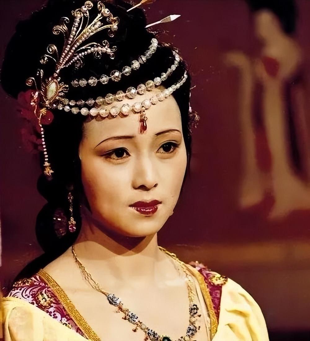 纪实新版红楼梦即将上映秦可卿轻纱半掩形象引争议