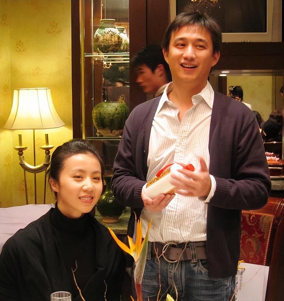 回顾演员孙莉嫁大6岁黄磊婚后连生三胎如今一家其乐融融