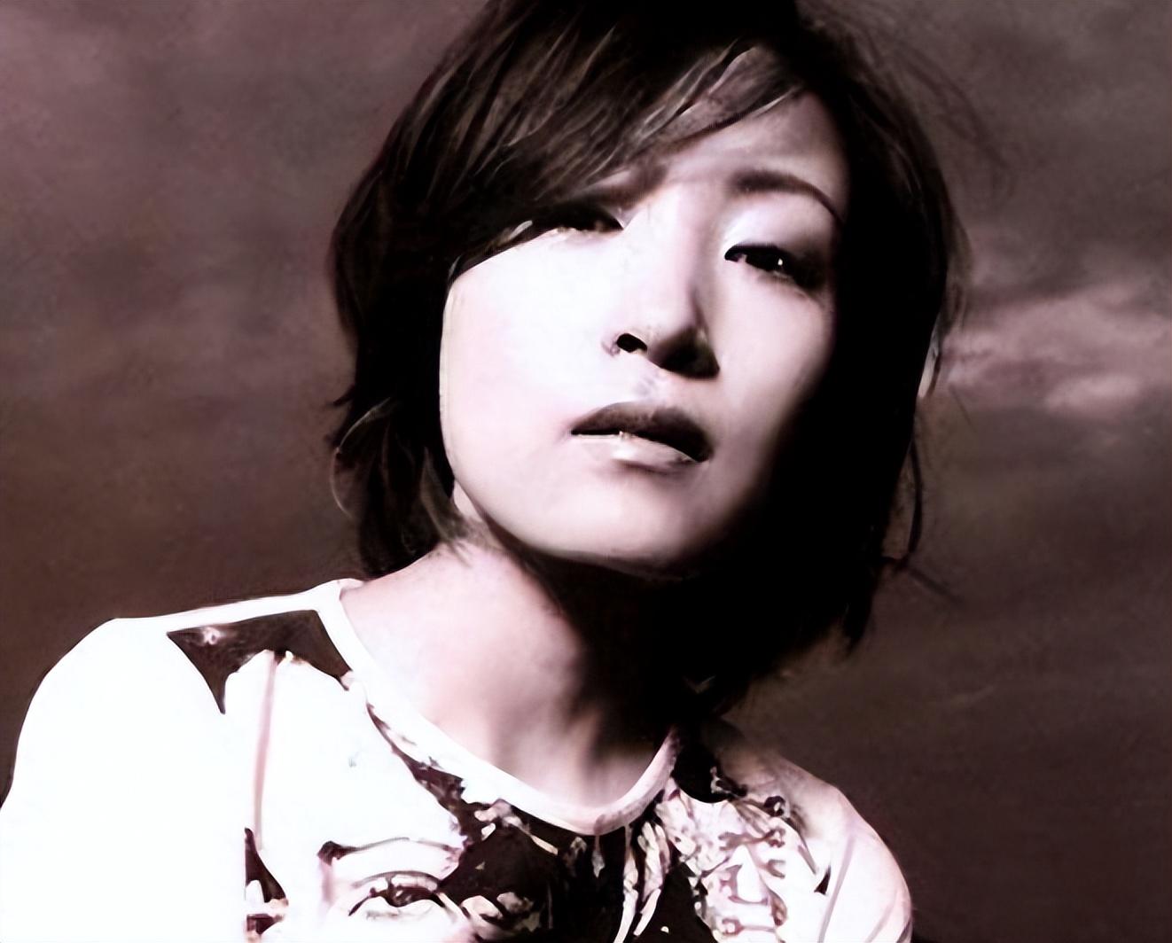 回顾陈琳在23岁时走红却在40岁那年跳楼自杀成了母亲余生的痛