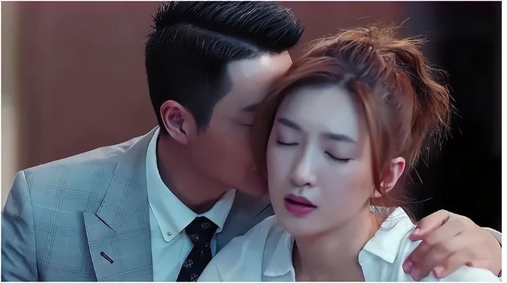 2000年,李宗翰因主演《一脚定江山》而一举成名,与任泉,李冰冰合作