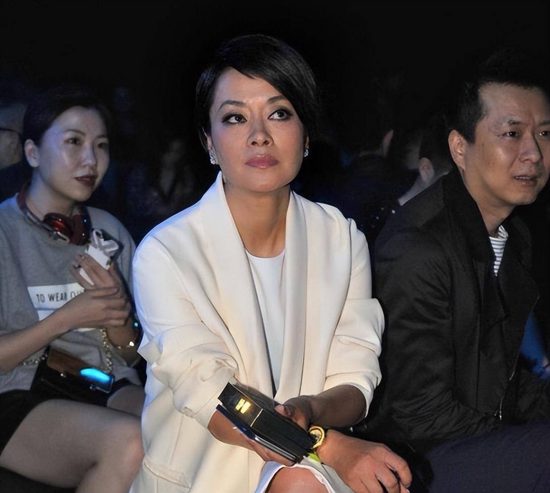 回顾歌手毛阿敏丈夫病逝后留下260亿遗产如今的选择令人泪目