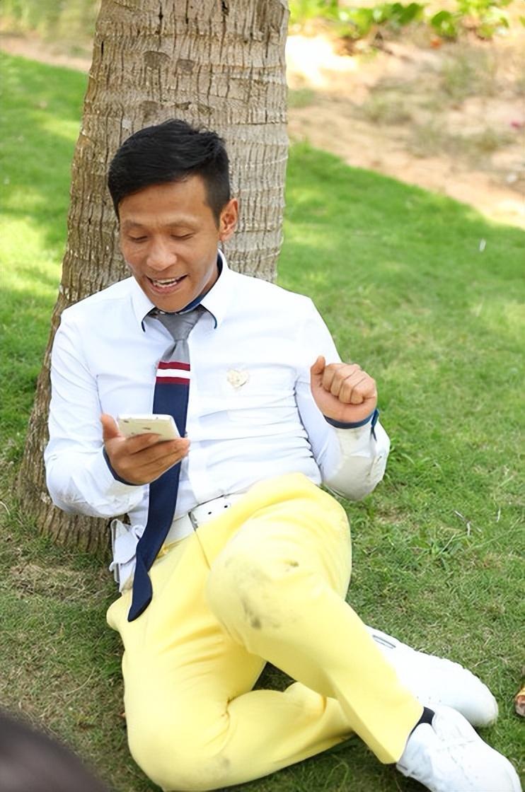 回顾宋小宝成名后抛弃发妻转身娶小8岁女粉丝他如今怎样了