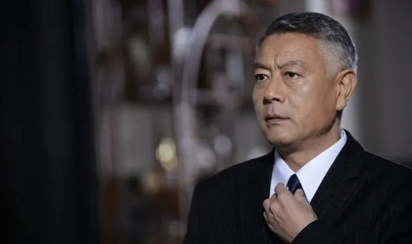 回顾巫刚43岁与妻子离婚后单身至今60岁无儿无女