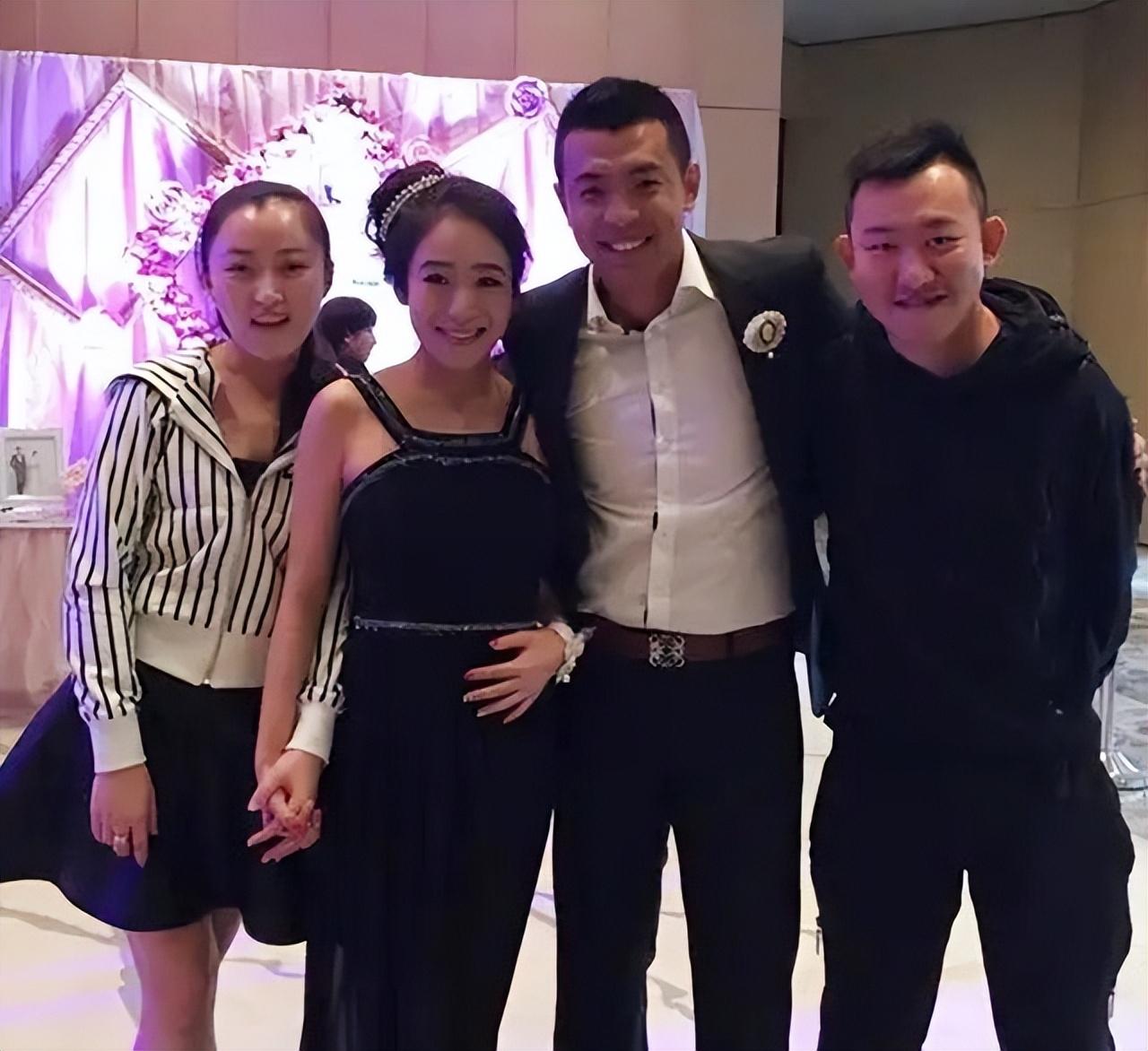 回顾国足徐亮28岁落选国家队退役后教学今投资海外生活滋润