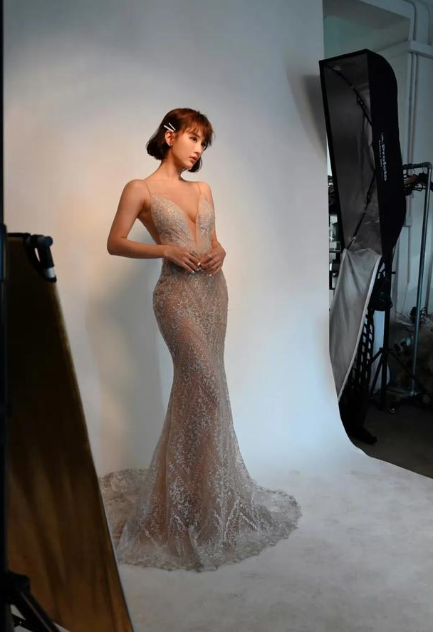 "爆炸糖"陈静,穿透视裙,比基尼大秀事业线,这谁挡得住呀?